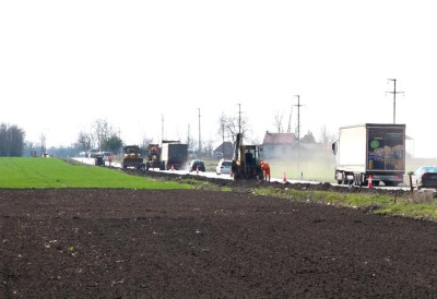 НА РЕД ДОШЛА ОБНОВА ПУТА КУЛА–ЛИПАР, А УСКОРО ЋЕ И ПЕШАЧКА СТАЗА Коначно безбеднији саобраћај