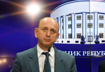 ”НА ТИМ САСТАНЦИМА БИО ЈЕ САЈАМ ЛАЖАВИНА” Кнежевић спреман на разговор са Спајићем ако су теме језик, застава, држављанство