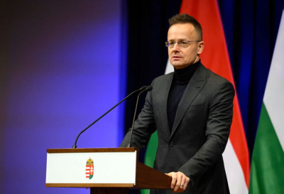 ”БАЛТИЧКЕ ДРЖАВЕ ИГРАЈУ КАКО ЗЕЛЕНСКИ СВИРА” Сијарто: Мађарска неће да купује скупљу нафту по диктату Украјине