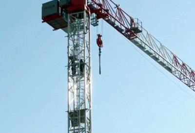 (ВИДЕО) ДРАМА У НИЦИ Две жене се забарикадирале на крану, траже социјални дотирани стан ПИСАЛЕ НАДЛЕЖНИМА А ОНИ...