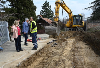 ИНФРАСТРУКТУРНИ РАДОВИ У ОПШТИНИ БЕОЧИН Раковац добија нови асфалт