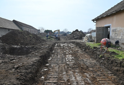 У ХРТКОВЦИМА НИЧЕ ВРТИЋ ЗА СТОТИНУ ДЕЦЕ!  У плану је и парк са игралиштем, почеле припреме