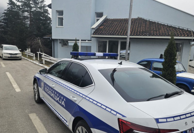 ШМРКАЛИ КОКАИН, ПА СЕЛИ ДА ВОЗЕ ПОРШЕ Незамислива БАХАТОСТ НА УЛИЦАМА Пријепоља, тројица мушкараца искључена из саобраћаја