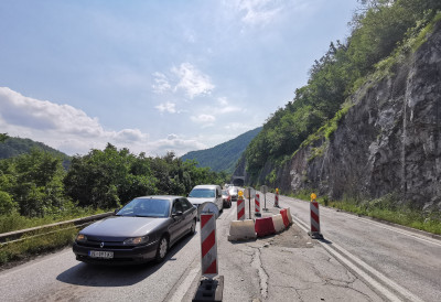 ВОЗАЧИ, ПАЖЊА Ова деоница пута у Србији се у недељу затвара САОБРАЋАЈ ЋЕ БИТИ ПОТПУНО ОБУСТАВЉЕН