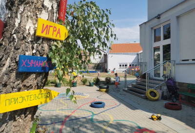 Пошто је СУСПЕНДОВАНА због малишана који је сам ишетао из чачанског вртића, РОДИТЕЉИ СТАЛИ УЗ ВАСПИТАЧИЦУ: „Свој посао обавља савесно, брижно и професионално већ 29 ГОДИНА”