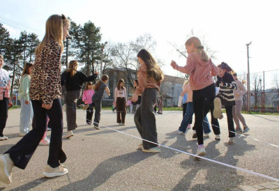 СЕЋАТЕ ЛИ СЕ КЛИКЕРА, ОКОШБОКОША, ЛАСТИША? Ово недостаје данашњој деци, а решење је једноставније него што делује