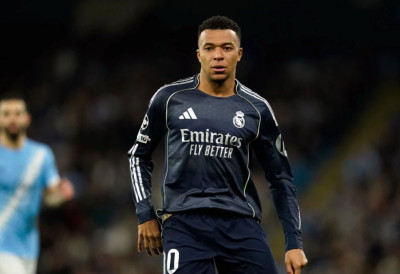 МЕДИЈИ ИСМЕЈАЛИ ЛЕКАРСКИ СТАФ РЕАЛА Мбапе демантује: Није тачно да су ми прегледали погрешно колено