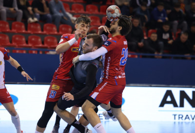 РУКОМЕТАШИ ВОЈВОДИНЕ САМИ СЕБЕ ПОРАЗИЛИ У ДУЕЛУ СА ПАРТИЗАНОМ: Ех, да није било искључења