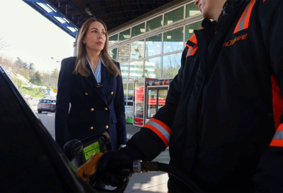 МИНИСТАРКА ОБИШЛА ВИШЕ ПУМПИ  Ђедовић: Снабдевеност редовна, циљ нам је да не ограничавамо потрошњу и да имамо ЦЕНЕ КОЈЕ СУ ПРИХВАТЉИВЕ