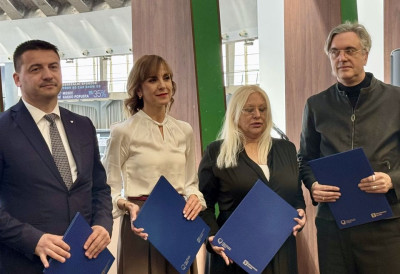 ПРЕДСЕДНИКУ ПРИВРЕДНЕ КОМОРЕ СРБИЈЕ УРУЧЕНО ПРИЗНАЊЕ Чадежу захвалница Српске асоцијације увозника возила за развој е-мобилности