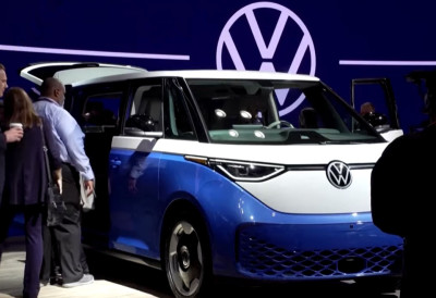 СЛЕДИ ДЕЦЕНИЈА ПОРАЗА ЗА ФОЛКСВАГЕН И ”Ауди” и ”Порше” у проблему, добит пада ЗАПОСЛЕНИ ПЛАЋАЈУ ЦЕХ