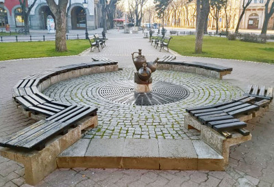 „ТРИ ЋУПА“ ПОНОВО КРАСЕ ЦЕНТАР СУБОТИЦЕ Обновљене чесме испред Градске куће и на Тргу Зорана Ђинђића враћене у функцију