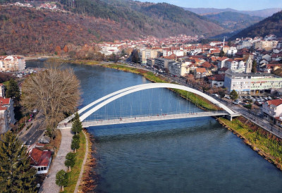 НОВИ ВЕЛИЧАНСТВЕНИ ВИСЕЋИ МОСТ Овако ће изгледати СПОЈИЋЕ ОБАЛЕ АЛИ И ЉУДЕ (ФОТО)