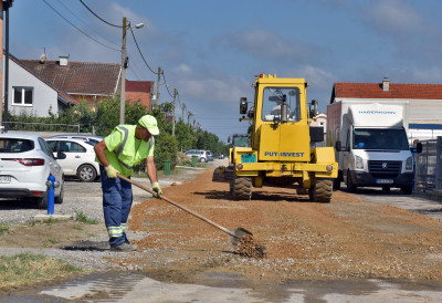 ЈОШ ЈЕДАН ДЕО ВЕТЕРНИКА ДОБИЈА КАНАЛИЗАЦИЈУ ЗА ЈОШ 216 КУЋНИХ ПРИКЉУЧАКА Предвиђена изградња канализационе мреже у четири слива