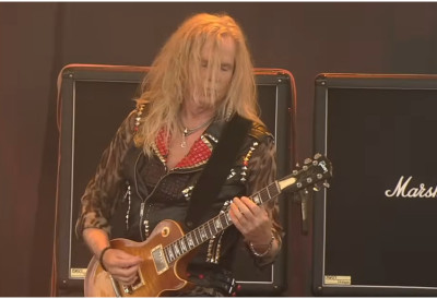 (ФОТО) БИВШИ ГИТАРИСТА ВАЈТСНЕЈКА УЖИВАО У БЕОГРАДУ! ОТКРИО ДА МУ ЈЕ ТО ОМИЉЕНИ ГРАД НА СВЕТУ Запалио томпус на Калемегдану: "Само нека буде ракије"