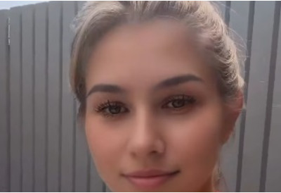 (ВИДЕО) ИМА 3 ДОЈКЕ И ОД ТОГА ЗАРАЂУЈЕ БОГАТСТВО Када људи виде њене груди, не могу да верују! ОНА ОД ТОГ РЕТКОГ ФЕНОМЕНА ЗАРАЂУЈЕ БОГАТСТВО