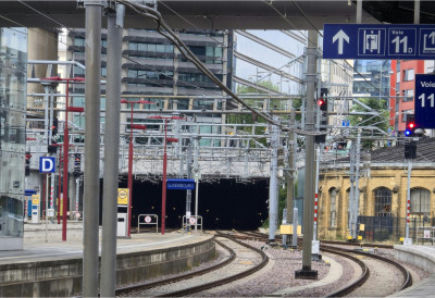 СУМЊИВИ ПАКЕТИ ИСПРАЗНИЛИ ЖЕЛЕЗНИЧКУ СТАНИЦУ Хитно сви евакуисани, обустављен саобраћај из Брисела