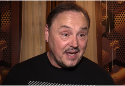 КНЕЗА ПОМЕШАЛИ СА КОЛУМБИЈСКИМ НАРКО БОСОМ, ПА ДАНИМА БИО У ЗАТВОРУ Певач испричао анегдоту из Немачке: Свезали су ме!