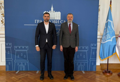 НОВИ САД ЈАЧА ВЕЗЕ СА УКРАЈИНОМ Градоначелник Мићин разговарао са амбасадором о сарадњи и новим пројектима