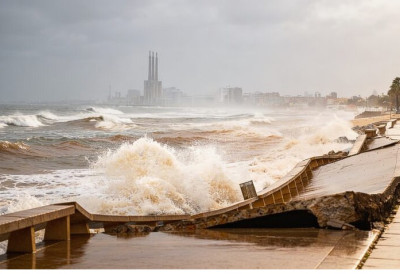 ХАОС У КАТАЛОНИЈИ, УПАЉЕН ЦРВЕНИ АЛАРМ! Ветар руши кровове, шесторо повређено, затворени путеви