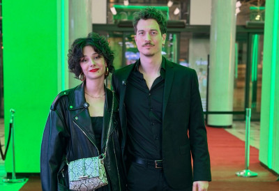 „КОД МЛАДИХ УВЕК ИМА МЕСТА ЗА ЉУБАВ” Глумци Ђорђе Кадијевић и Теодора Драгићевић откривају све детаље нове серије „ИЗВОР”: „Покушаћемо да помиримо то, колико год је могуће”