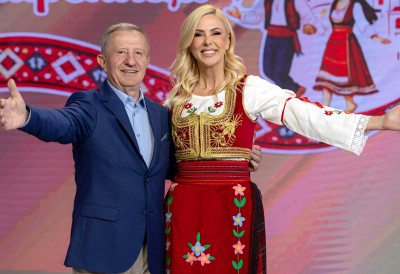 КУЛТНА ЕМИСИЈА СЕ ВРАЋА НА МАЛЕ ЕКРАНЕ УЗ ВЕШТАЧКУ ИНТЕЛИГЕНЦИЈУ (ВИДЕО) „Жикина шареница” у новом термину на ОВОЈ ТЕЛЕВИЗИЈИ! Чувеном Жики друштво ће правити АТРАКТИВНА ВОДИТЕЉКА