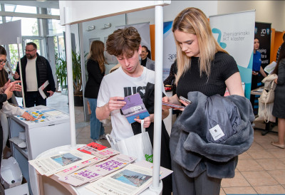 СВИ ПРИЧАЈУ О САЈМУ У ЗРЕЊАНИНУ Студенти и послодавци очи у очи - ово би могло да промени будућност младих