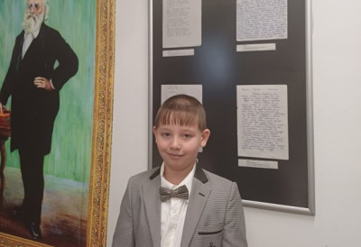 МАЛОМ СРБОСЛАВУ ПРВА НАГРАДА ЗА ПЕСМУ О СВЕТОЗАРУ МИЛЕТИЋУ Заблистао ученик другог разреда стапарске ОШ „Бранко Радичевић”