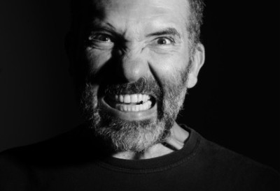 ШТА МУШКАРЦИ ПРИКРИВАЈУ БЕСОМ? Иза маске крију се ОВЕ емоције