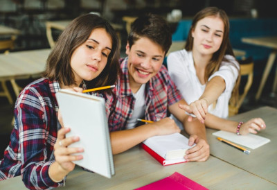 ПЛАТЕ И ДО 3.000€, ИНТЕРЕСОВАЊЕ НИКАД ВЕЋЕ! Мали матуранти се грабе за ова места, ПРЕТИ ХАОС при упису