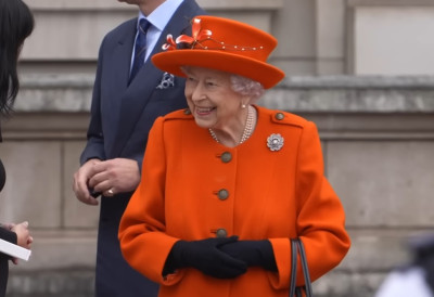 ОВО ЈЕ ТАЈНА КОЈУ НИЈЕ МОГЛА ОТКРИТИ! Док су сви видели осмех краљице Елизабете, она је водила битку коју нико није приметио