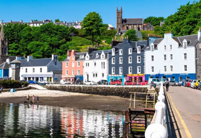 Не захтева се искуство, а нуди се  БЕСПЛАТАН СТАН И ПЛАТА ОД 27.000 ЕВРА! Све што треба да урадите је да се пријавите