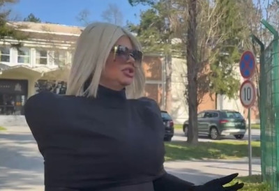 „Боље да је био искрен“  ДАРА БУБАМАРА ОШТРО О ОТКАЗАНОМ КОНЦЕРТУ ЦЕТИНСКОГ: „Не знам како ће икада певати у Новом Саду“