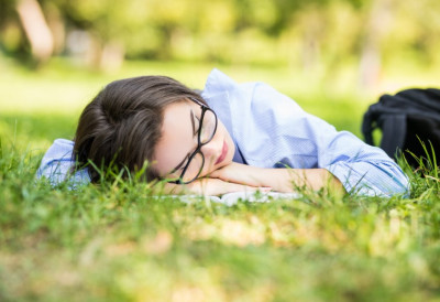 ПРОЛЕЋЕ ЈЕ СТИГЛО, А ВИ СТЕ И ДАЉЕ БЕЗ СНАГЕ И ВОЉЕ? Ово може бити знак да организму НЕДОСТАЈЕ један важан минерал