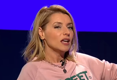 АНЂЕЛКА ПОКАЗАЛА КАКО ЈЕ ПРОСЛАВИЛА 8. МАРТ СА МУЖЕМ Без укалупљене романтике: док су друге добиле букете, глумица добила – печење!