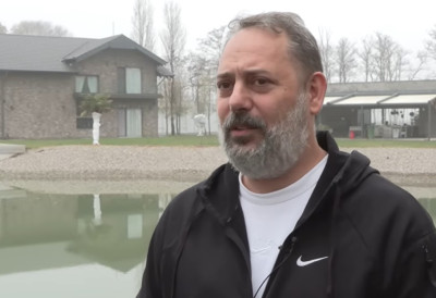 ПРВА ФОТОГРАФИЈА ИЗ БОЛНИЦЕ БРАНКА БАБИЋА ПОСЛЕ СТРАВИЧНОГ УДЕСА! Огласио се на мрежама, носи крагну око врата (ФОТО)