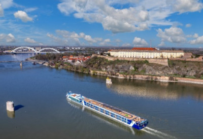 СТИЖУ ПРВИ КРУЗЕРИ У НОВИ САД Свечано отварање НОВЕ СЕЗОНЕ 18. марта на Кеју! ИЗ БЕЧА стиже АМЕТИСТ, а путници ће прошетати градом, ОБИЋИ ТВРЂАВУ, КАРЛОВЦЕ И МАНАСТИР КРУШЕДОЛ