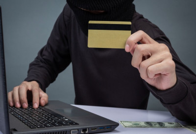 САД И ХАКЕРИ ИМАЈУ СВОЈ „СВИЊОКОЉ” Банке од грађана траже да постану шалтерски службеници