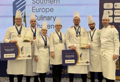 СТУДЕНТИ НОВОСАДСКОГ ПМФ-А БЛИСТАЛИ У СОЛУНУ Млади гастрономи из Новог Сада освојили 12 медаља и два пехара на међународном такмичењу