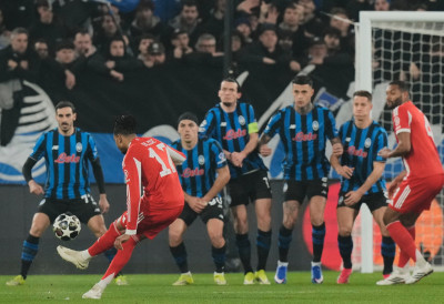 БАЈЕРН СИЛАН СА 6 ГОЛОВА, „ПЕТАРДА“ АТЛЕТИКА: Дебакл Аталанте и „певаца“, Барса извукла бод