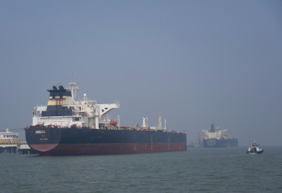 ТЕХЕРАН ИГНОРИШЕ ТРАМПОВЕ ПРЕТЊЕ Иран поручује да неће отворити Ормуски мореуз ТРАЖЕ ДА АМЕРИКАНЦИ НАПУСТЕ ПЕРСИЈСКИ ЗАЛИВ