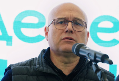 ВУЧЕВИЋ ПОРУЧИО НА СКУПУ У АРАНЂЕЛОВЦУ: „Доста је било зла и подела, у недељу убедљиво да победимо“