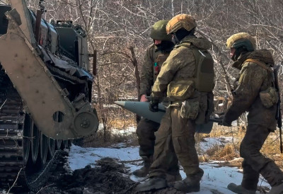 МОГЛИ СУ РАЗНЕТИ НОГЕ ВОЈНИЦИМА НА ФРОНТУ Русија открила стотине минираних уложака за војничке чизме У ЗЕМЉУ СТИГЛИ КАО ХУМАНИТАРНА ПОМОЋ?! (ФОТО)