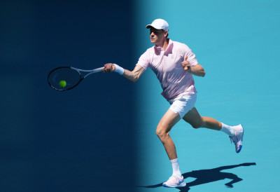 СИНЕР ЕКСПРЕСНО ДО ПОЛУФИНАЛА: Декласирао Тијафоа на мастерсу у Мајамију