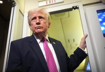 “ИРАН САД ВОДЕ МНОГО РАЗУМНИЈИ ЉУДИ“ Трамп потврдио да преговара са председником иранског парламента Калибафом "ДОШЛО ЈЕ ДО ПОТПУНЕ ПРОМЕНЕ РЕЖИМА У ТЕХЕРАНУ“