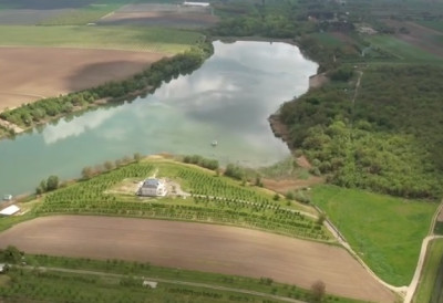 БОРКОВАЦ СПРЕМНО ДОЧЕКУЈЕ ПОСЕТИОЦЕ Уређено излетиште, промењен мобилијар СВЕ ЈЕ ЧИСТО И БЕЗБЕДНО