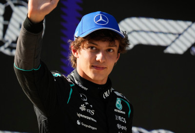 КИМИ АНТОНЕЛИ ОСВОЈИО ПОЛ ПОЗИЦИЈУ за главну трку Велике награде Кине