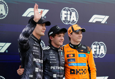 АНТОНЕЛИ ПРЕСРЕЋАН ЗБОГ ОСВАЈАЊА ПОЛ ПОЗИЦИЈЕ: Његов клупски колега Џорџ Расел био је незадовољан, јер је имао проблема са управљањем болидом