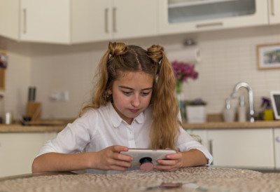 ИНСТАГРАМ ОБАВЕШТАВА РОДИТЕЉЕ О ПРЕТРАГАМА САДРЖАЈА О САМОПОВРЕЂИВАЊУ! Нова мера за заштиту деце