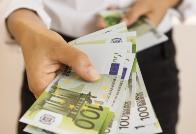 ИСПУНИЛИ САМО ЈЕДАН УСЛОВ И ДОБИЛИ 816 ЕВРА Ево шта су морали да ураде да би добили новац